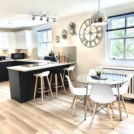 Stylish Central 2 Bedroom Apartment - Free Parking, Free Wifi Оркні Екстер'єр фото