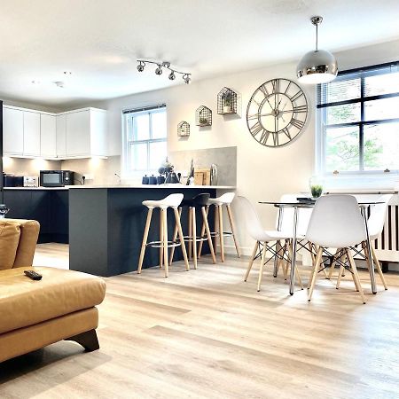 Stylish Central 2 Bedroom Apartment - Free Parking, Free Wifi Оркні Екстер'єр фото