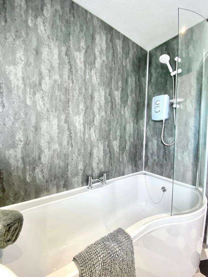 Stylish Central 2 Bedroom Apartment - Free Parking, Free Wifi Оркні Екстер'єр фото