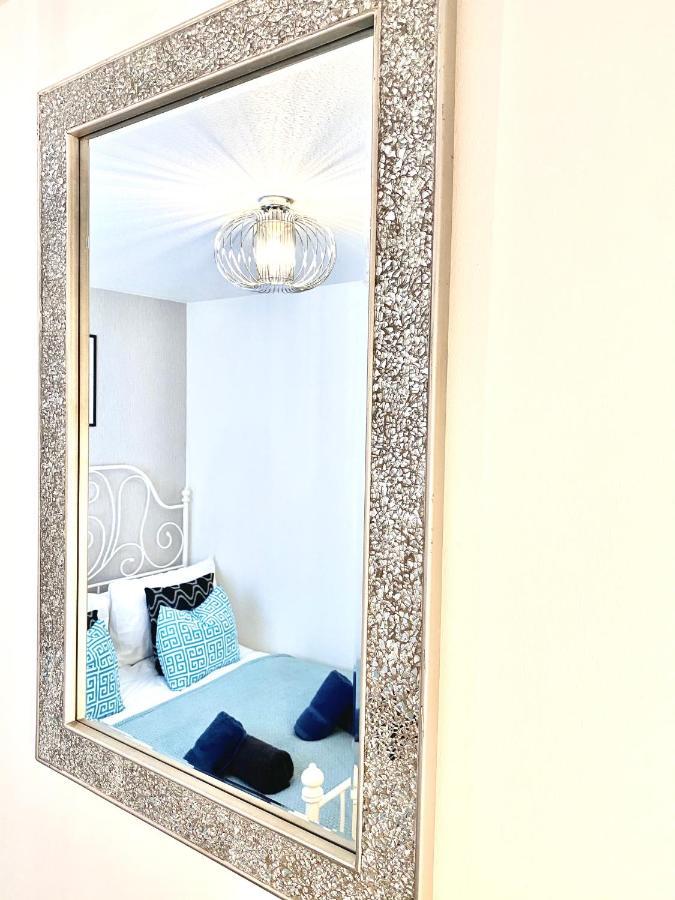 Stylish Central 2 Bedroom Apartment - Free Parking, Free Wifi Оркні Екстер'єр фото