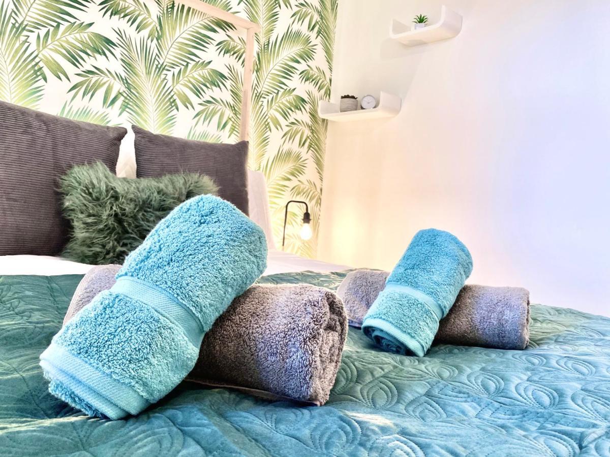 Stylish Central 2 Bedroom Apartment - Free Parking, Free Wifi Оркні Екстер'єр фото